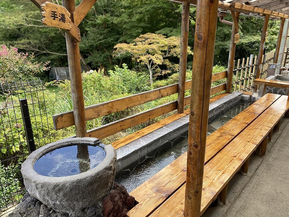 犬も入れる箱根の森足湯（二ノ平温泉供給）